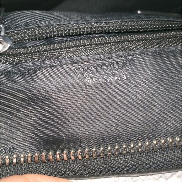 Victoria's Secret Silver and White Faux Leather Clutch Makeup Tote Tassel Zipper - Picture 6 of 12